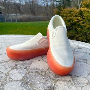 VANS- CLASSIC SLIP-ON STACKFORM SHOE